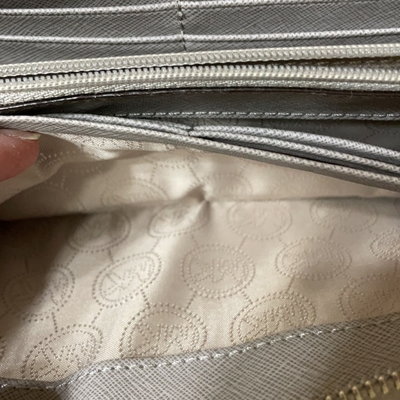Michael Kors Wallet - Picture 5 of 7